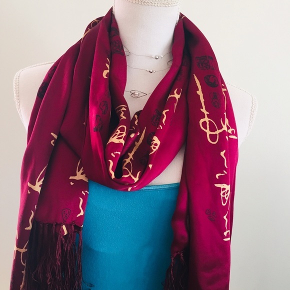 Silk scarf with Lettering on it fringe - Picture 2 of 7